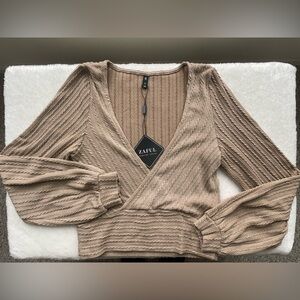 Zaful Women's Beige V-Neck Cropped Sweater